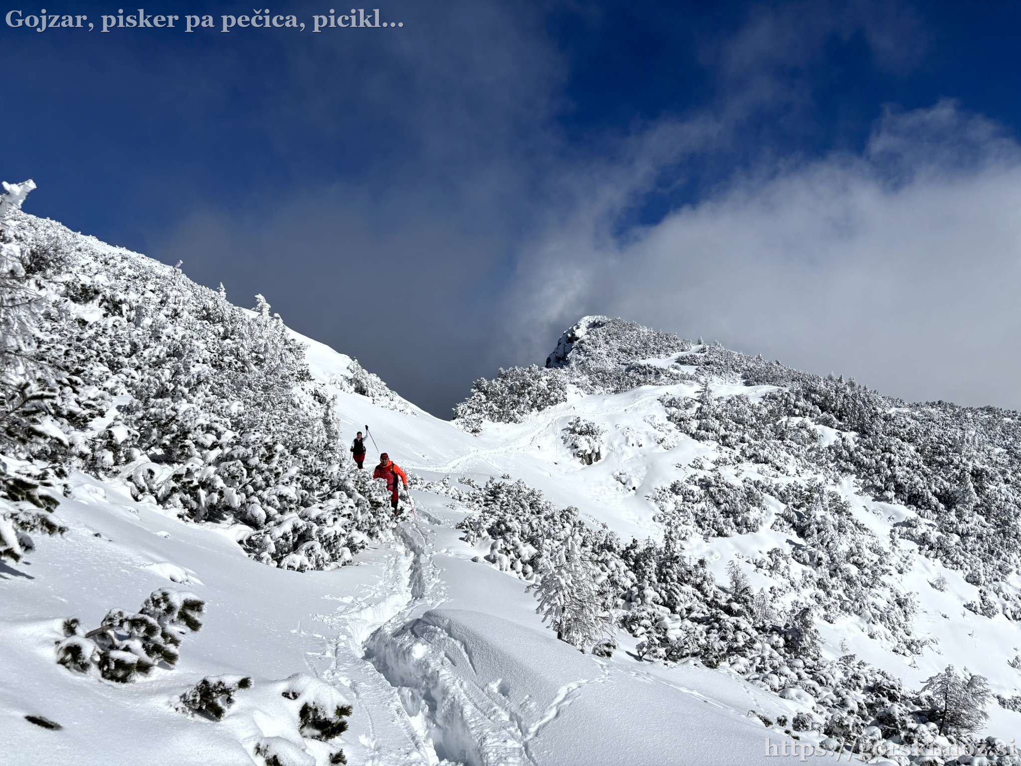 Meglice se dvigajo s severne strani.