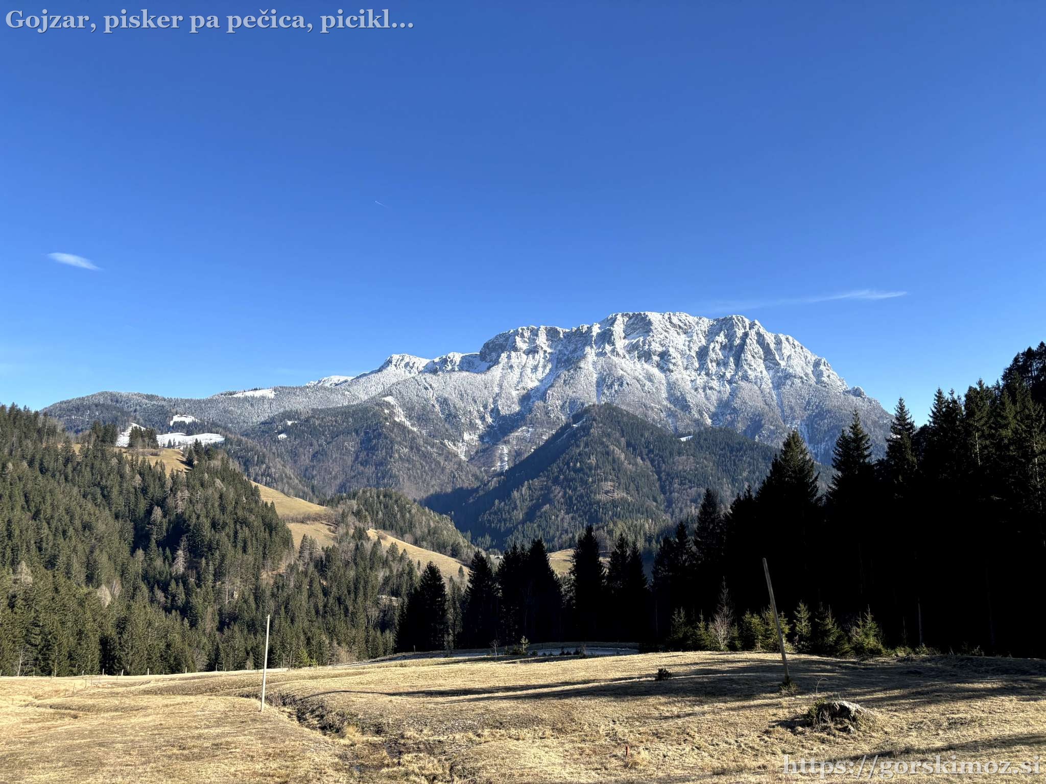 Na poti nazaj se na cesti ustavimo in se zazremo v zasneženo Raduho.